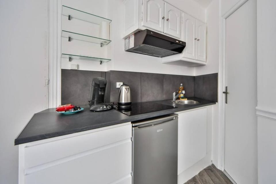 Studio 4 people Vaugirard Montparnasse Paris 6 Apartment in Paris