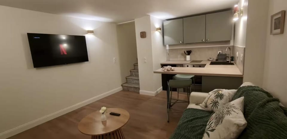 Cozy Apartment, Near Thermal Baths and Spa Apartment in Occitanie