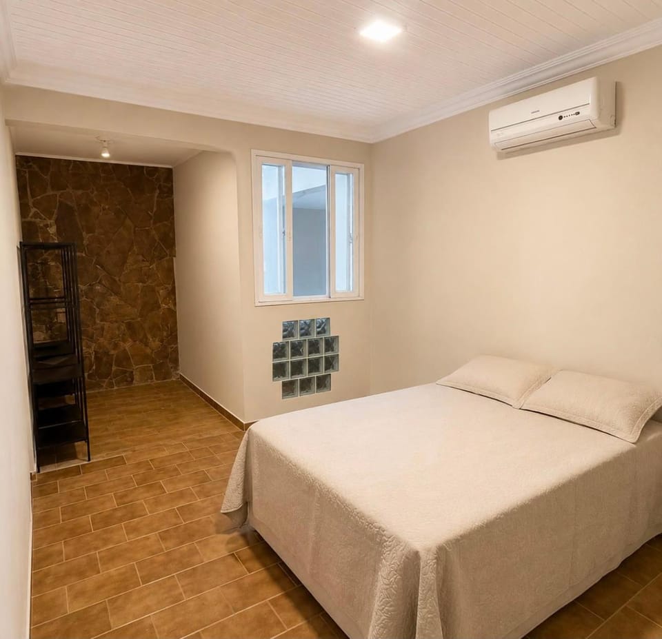 Bed, Photo of the whole room, Bedroom, air conditioner