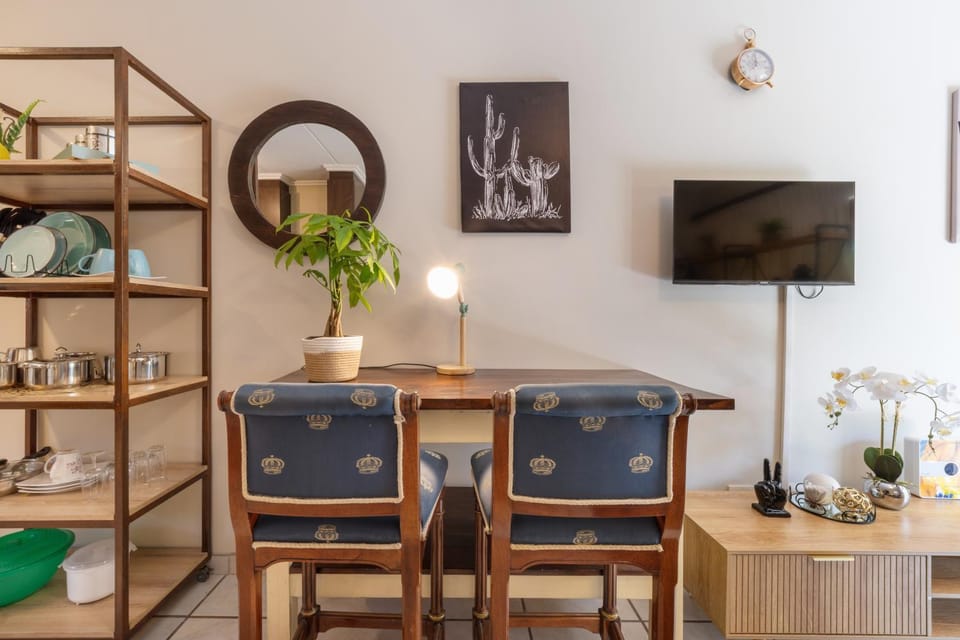 Seating area, Dining area