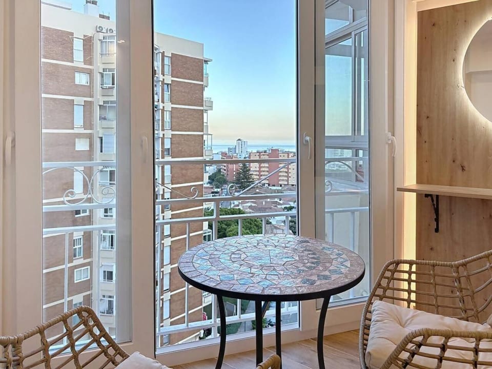 Apartamento con vista al mar y piscina Benalmádena Apartment in Torremolinos