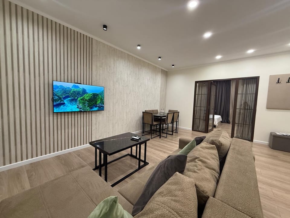 Stylish Modern 2Bedroom Apartment By Republic Squarec- Yerevan City Center, next to Park English and Vardanyans Apartment in Yerevan