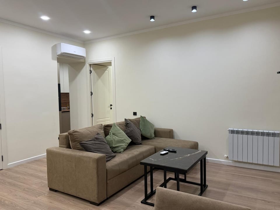 Stylish Modern 2Bedroom Apartment By Republic Squarec- Yerevan City Center, next to Park English and Vardanyans Apartment in Yerevan