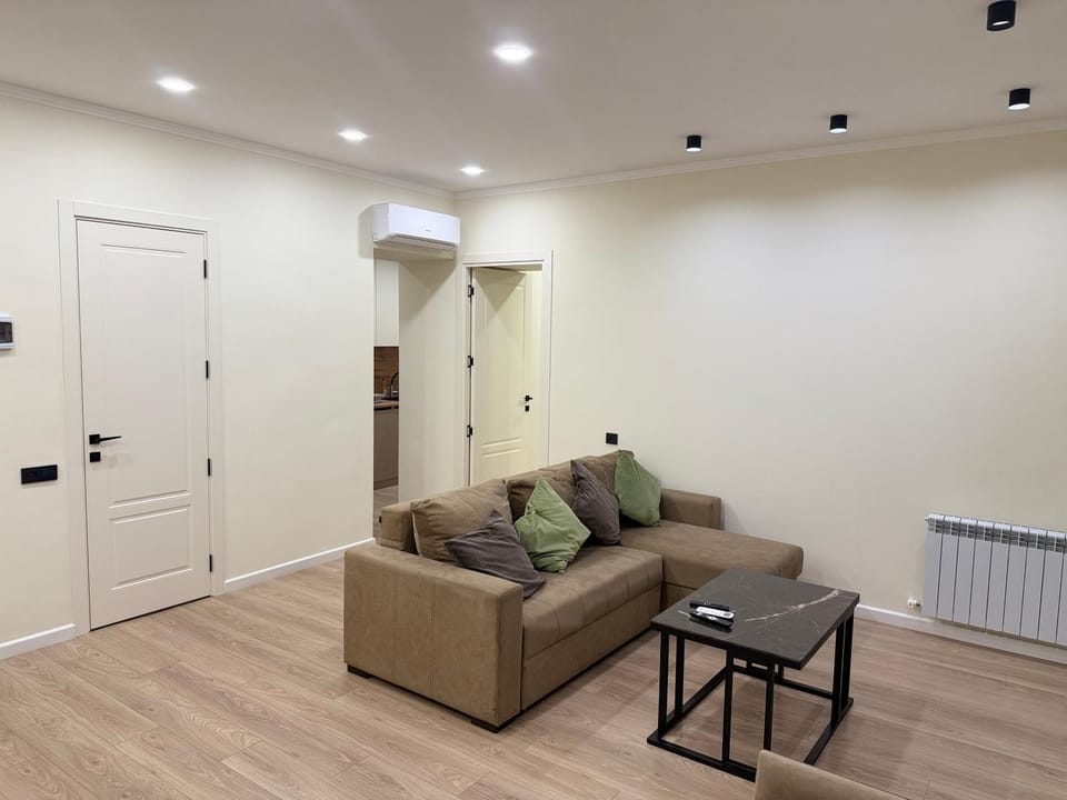 Stylish Modern 2Bedroom Apartment By Republic Squarec- Yerevan City Center, next to Park English and Vardanyans Apartment in Yerevan