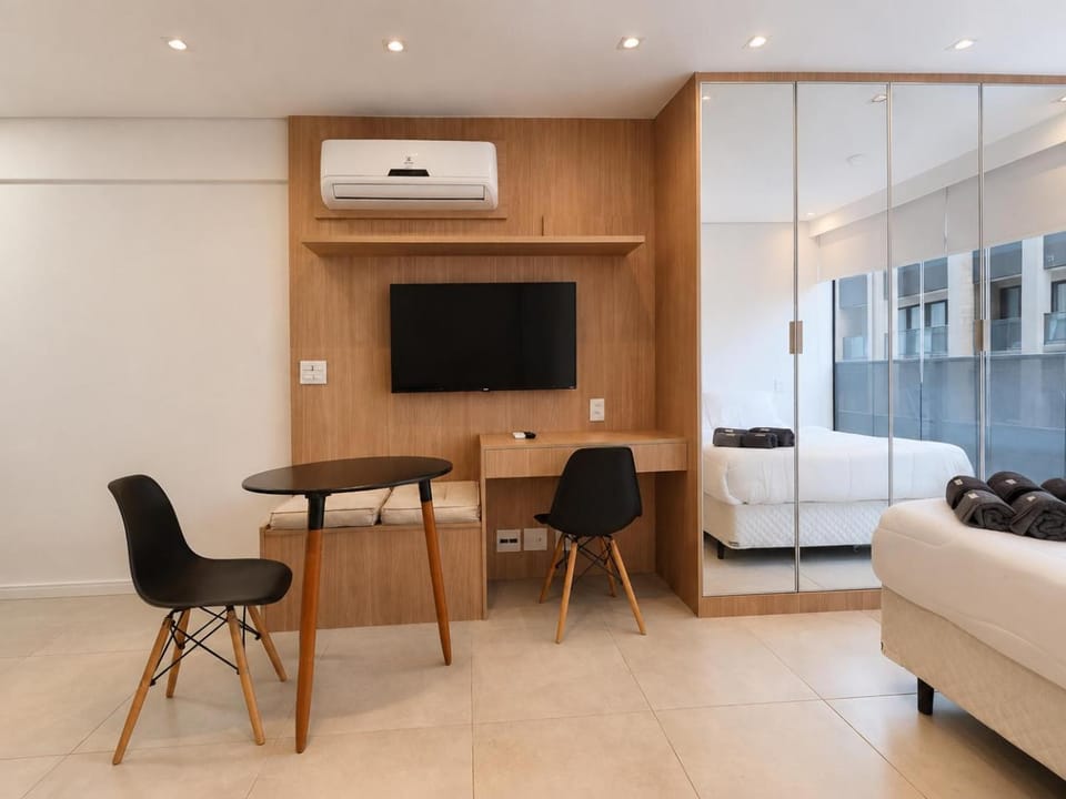 TV and multimedia, Living room, Dining area, air conditioner