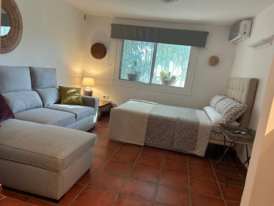 Bed, Living room, Bedroom, air conditioner