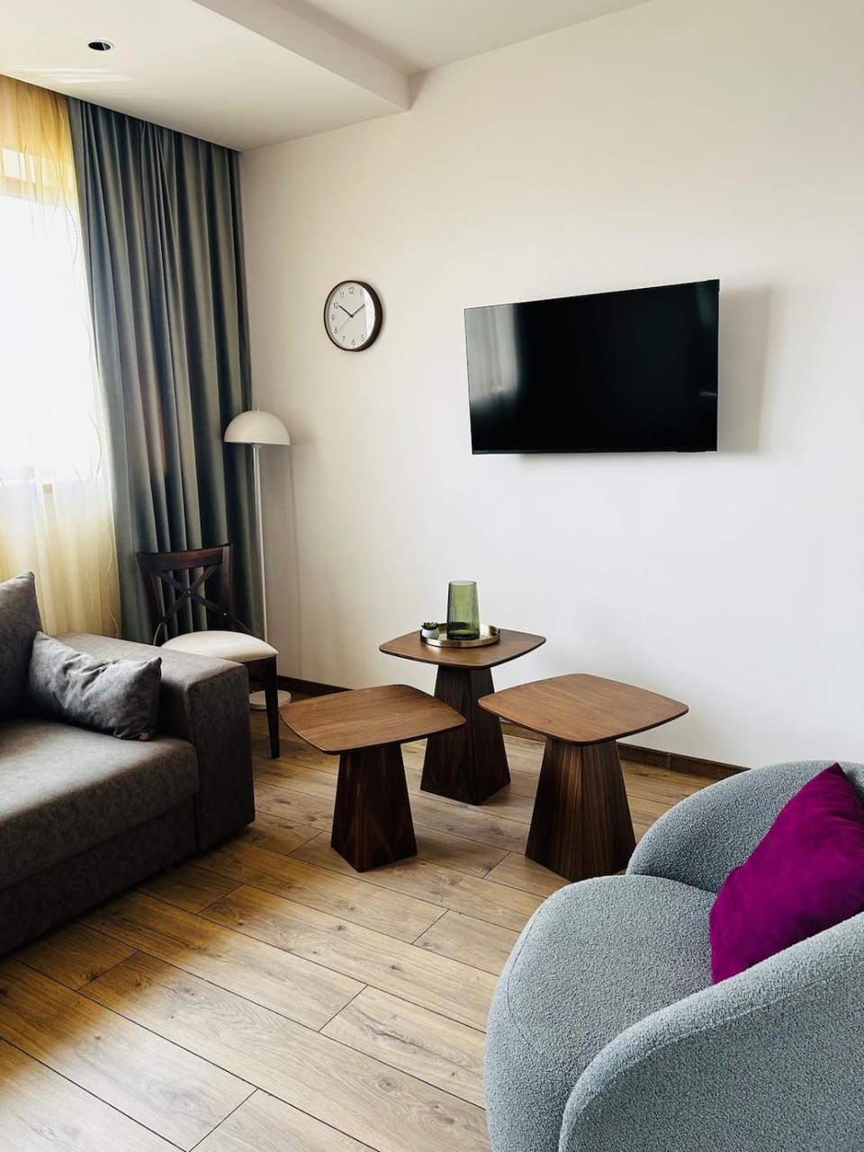 Communal lounge/ TV room, TV and multimedia, Living room, Seating area, Evening entertainment