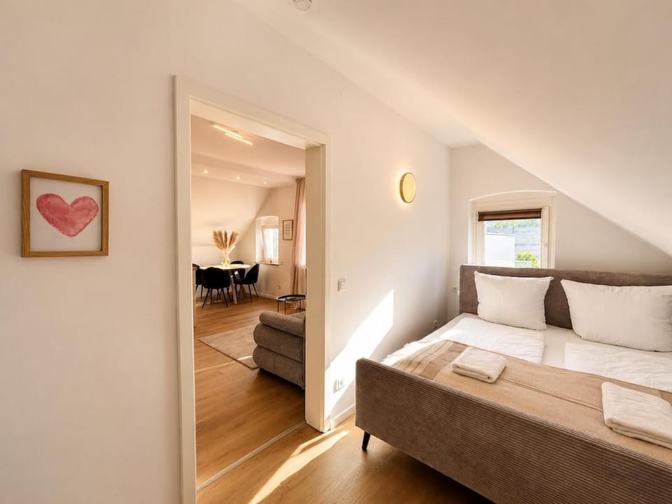 Bed, Living room, Photo of the whole room, Seating area, Bedroom, towels