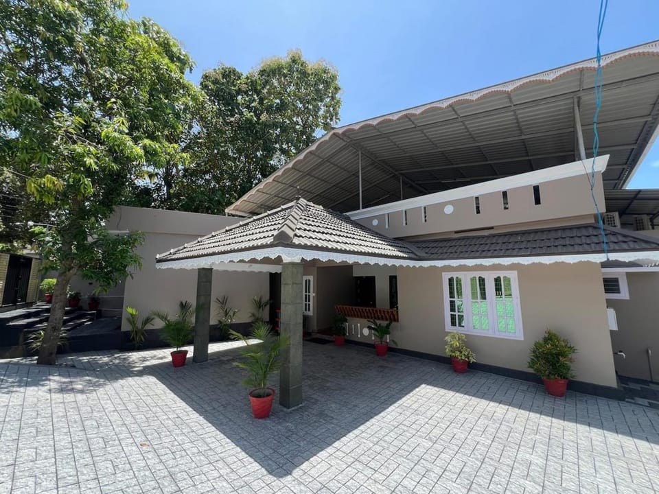 Flora Stays - Rose Villa in Varkala