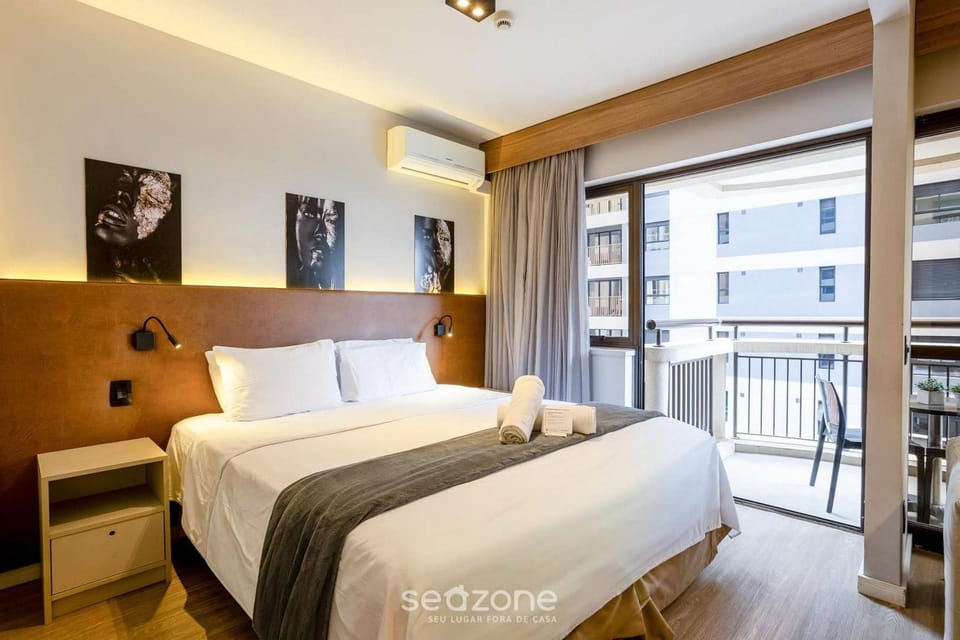 Bed, TV and multimedia, Kitchen or kitchenette, Seating area, Bedroom