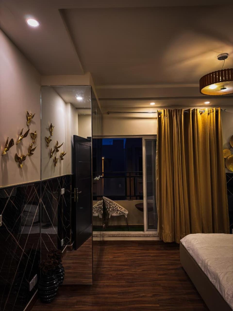 Noir Heaven Apartment in Lahore