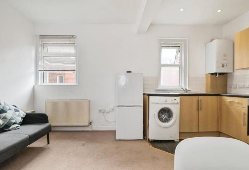 Budget Friendly Compact City Flat Apartment in Southampton