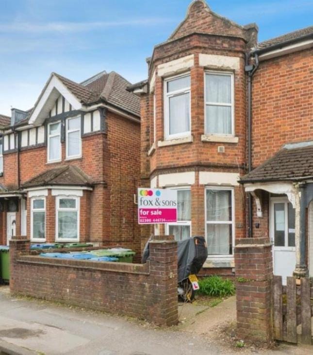 Budget Friendly Compact City Flat Apartment in Southampton