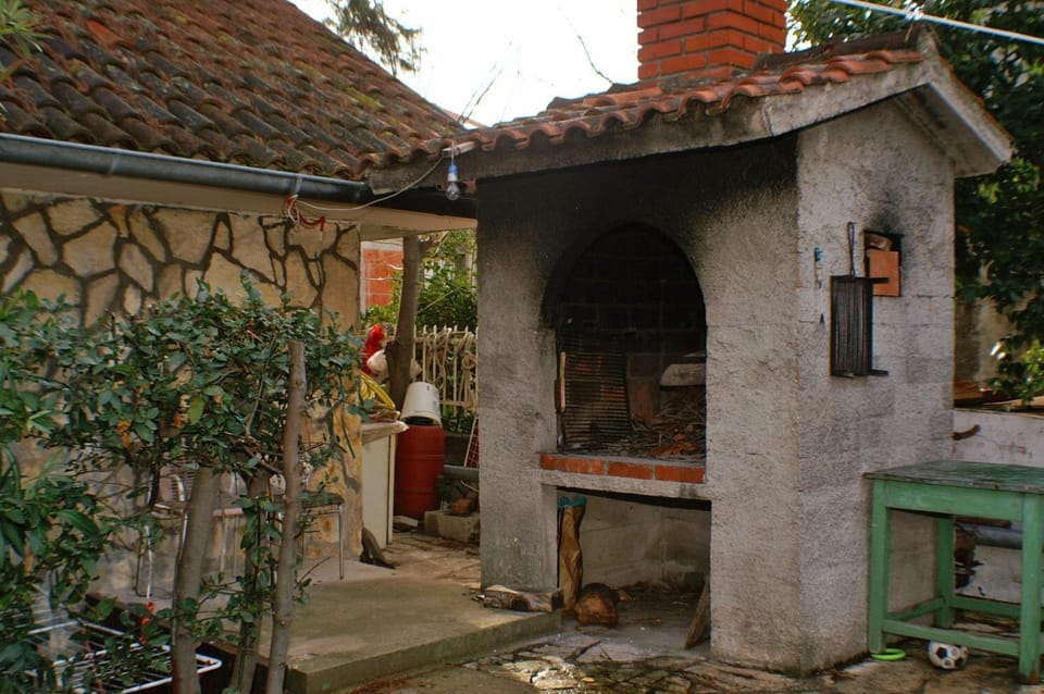 Location, children, Family