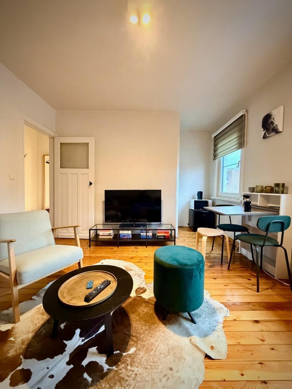 TV and multimedia, Living room, Evening entertainment