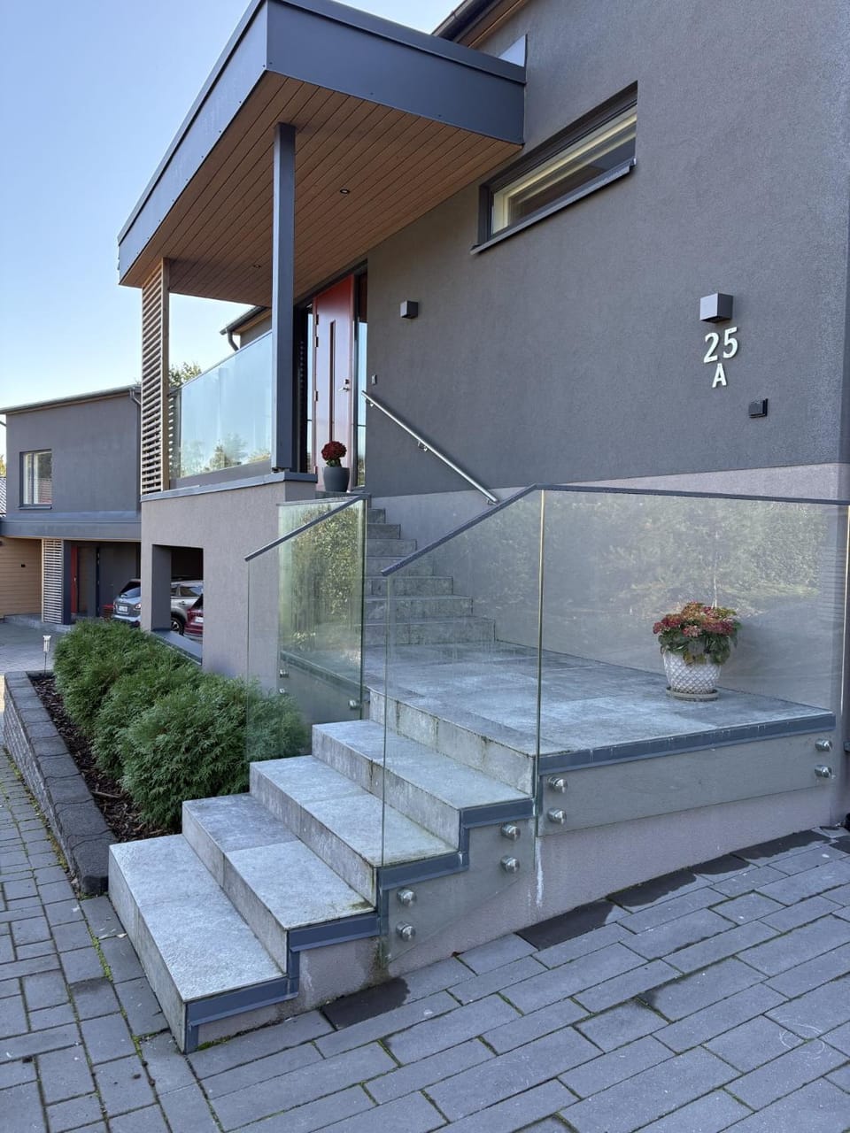 Facade/entrance