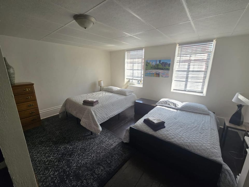 Budget 1BR Crash Pad - East Carson St & Parking Apartment in Pittsburgh