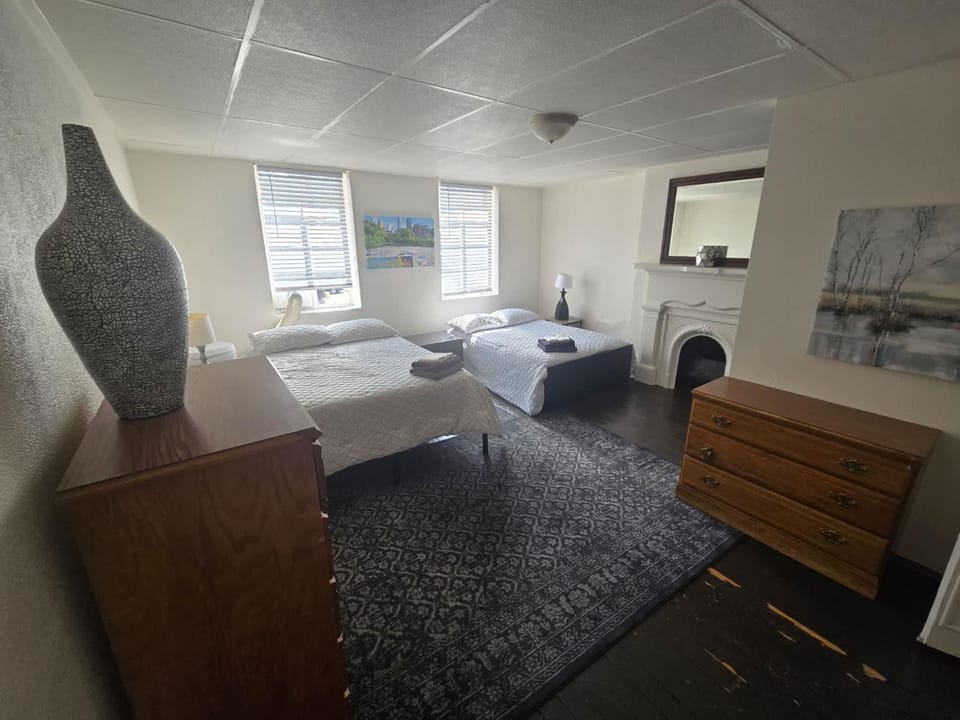 Budget 1BR Crash Pad - East Carson St & Parking Apartment in Pittsburgh