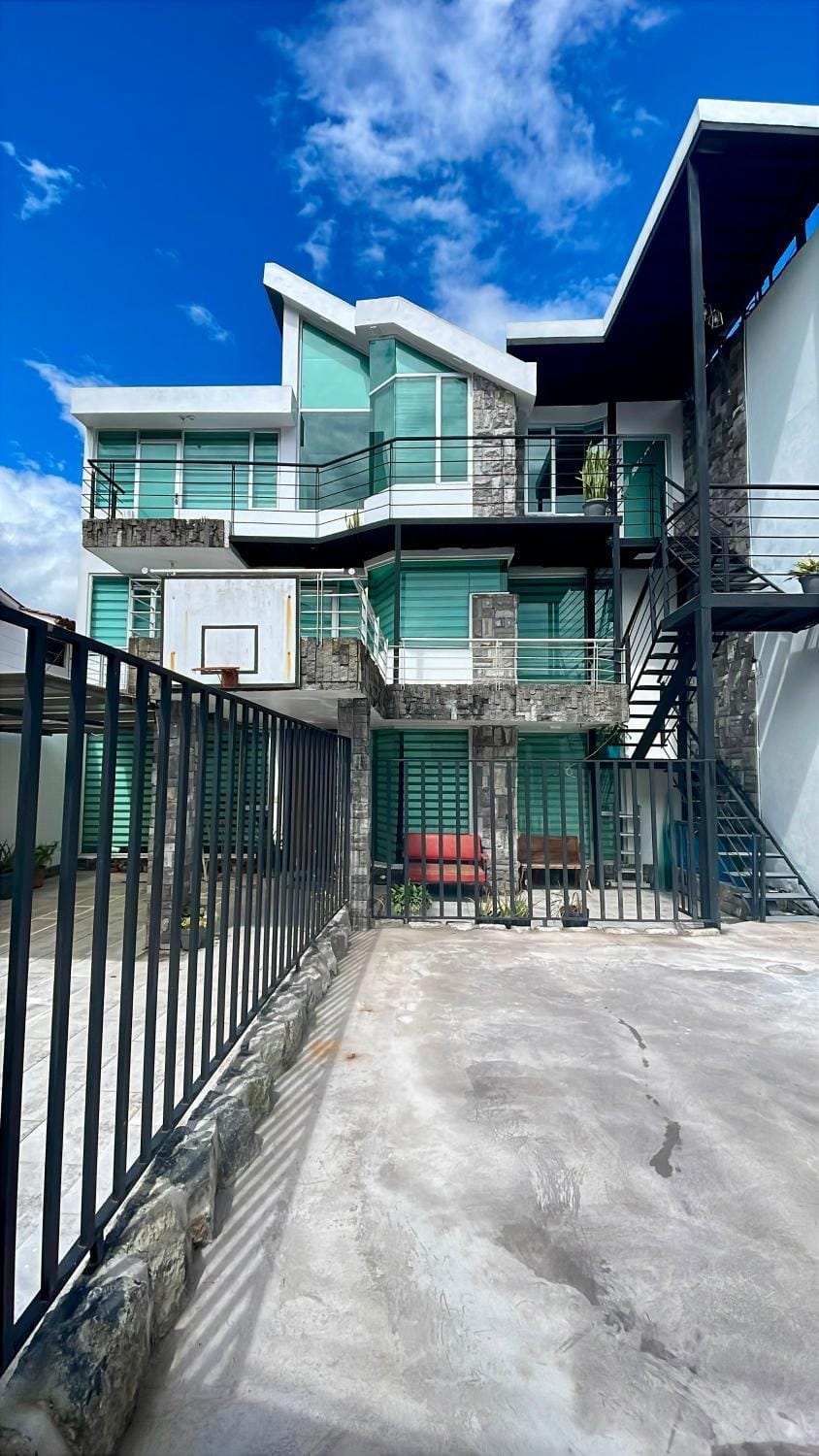 Residencia Family House Baños Bed and Breakfast in Banos