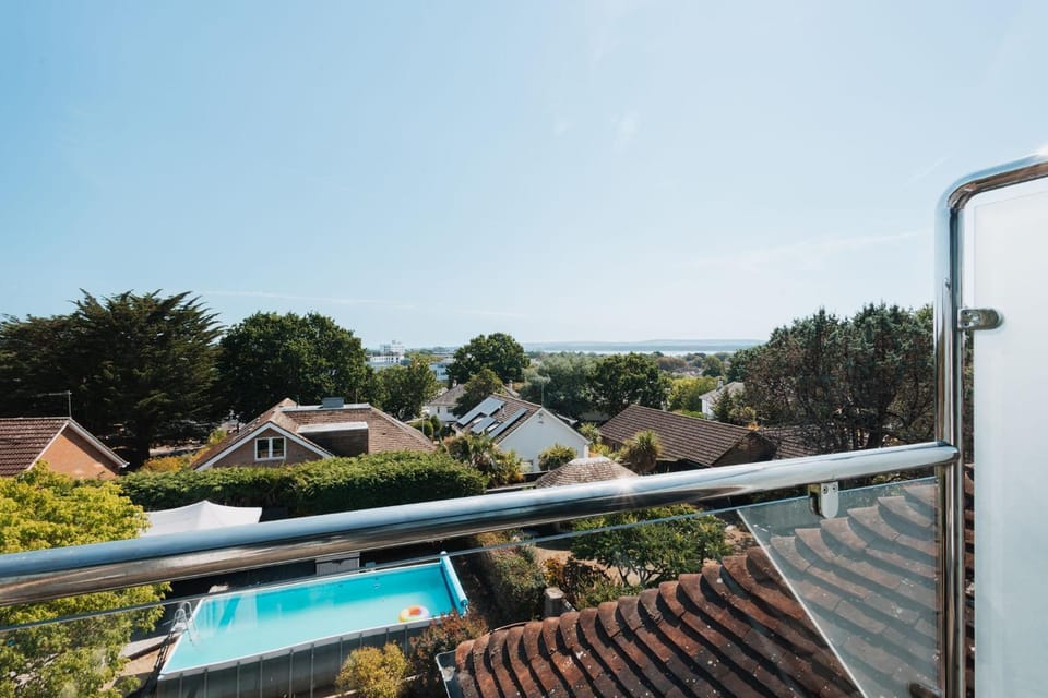 Harbour View by Navie Stays House in Poole