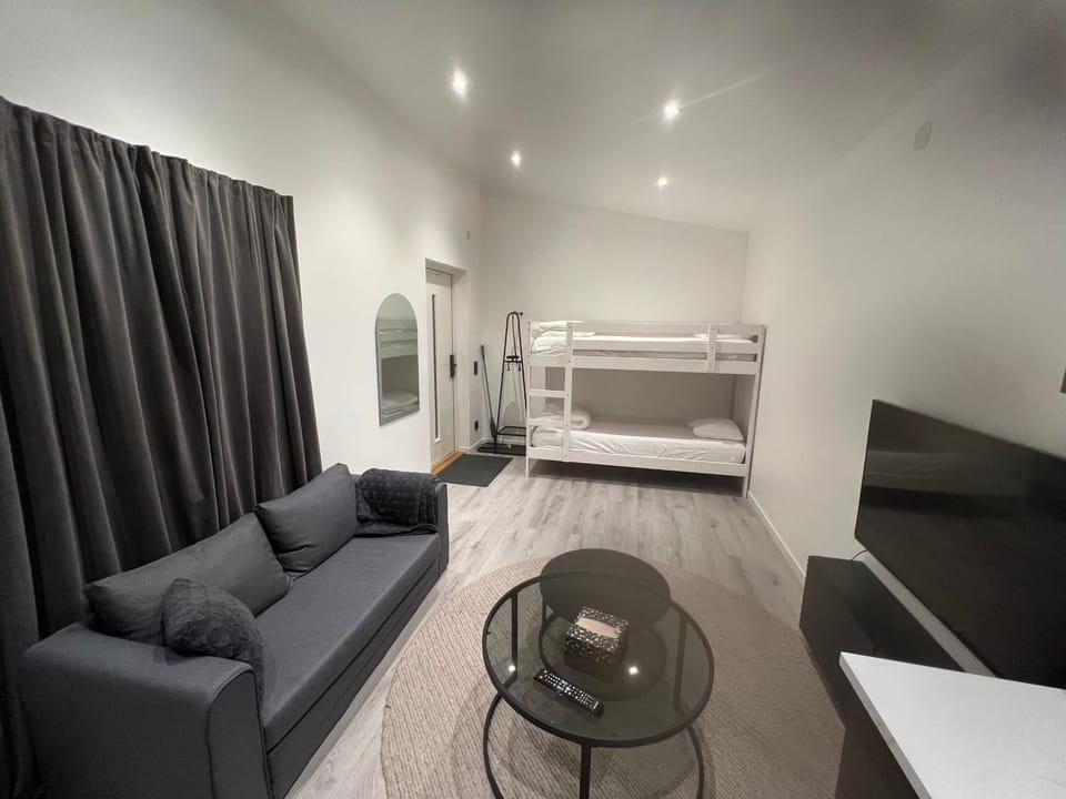 Mysigt och fullt möblerat boende med parkering i Hisings Kärra Villa in Gothenburg
