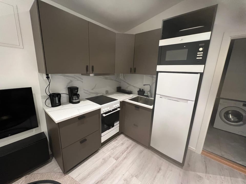 Mysigt och fullt möblerat boende med parkering i Hisings Kärra Villa in Gothenburg