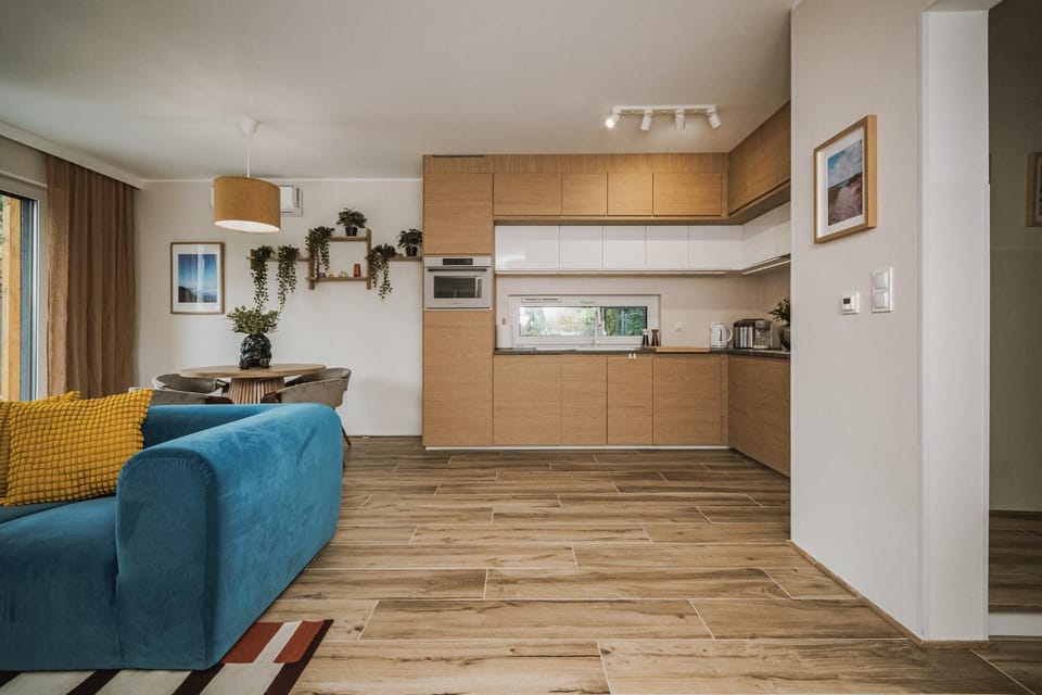 Kitchen or kitchenette, Seating area