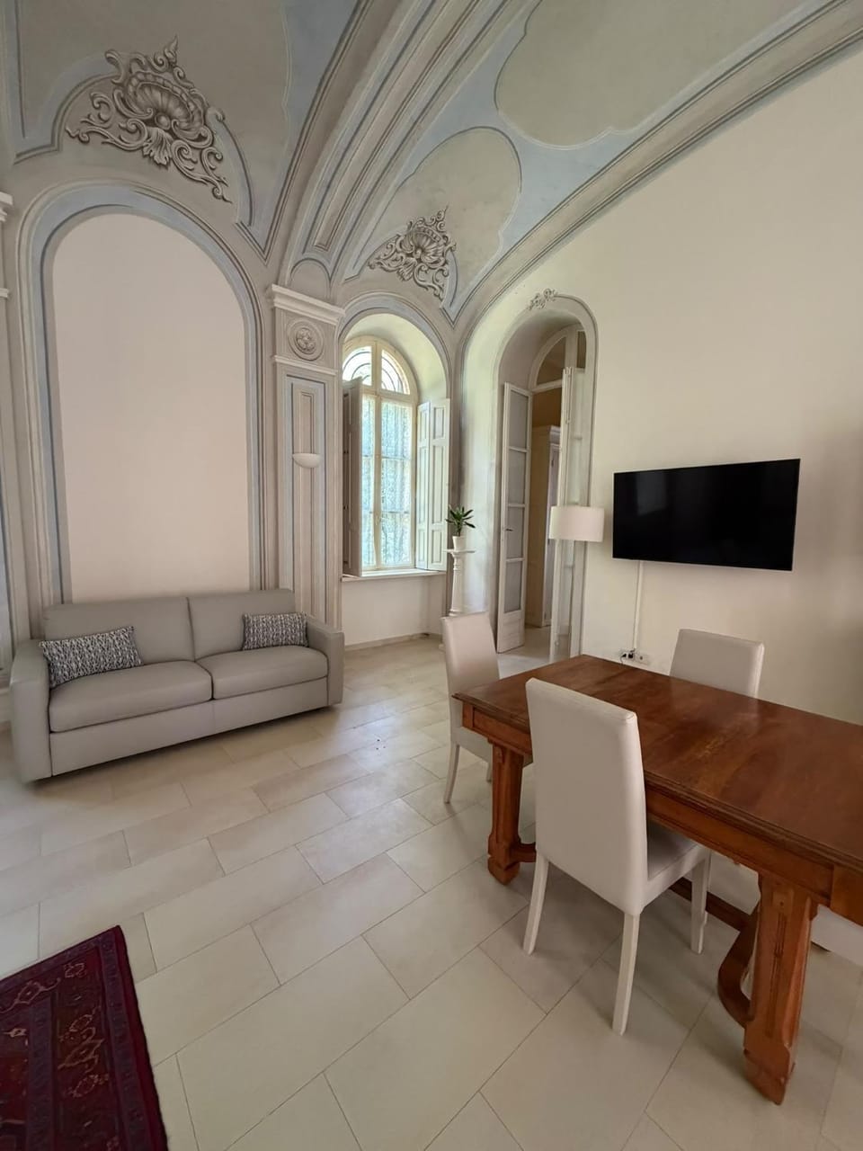 Day, Natural landscape, Living room, Seating area, Time of day