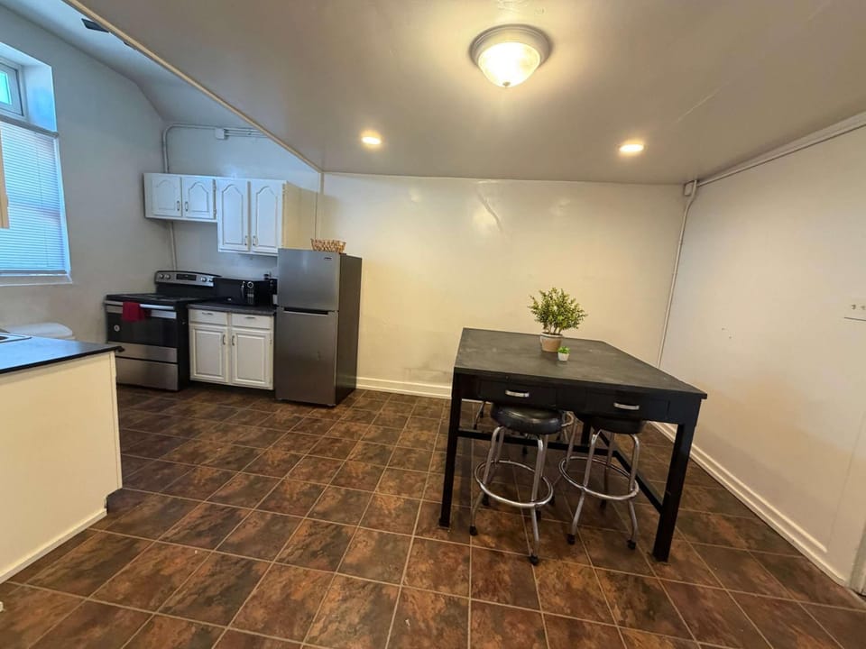 Budget 2BR Crash Pad - East Carson St and Parking Apartment in Pittsburgh