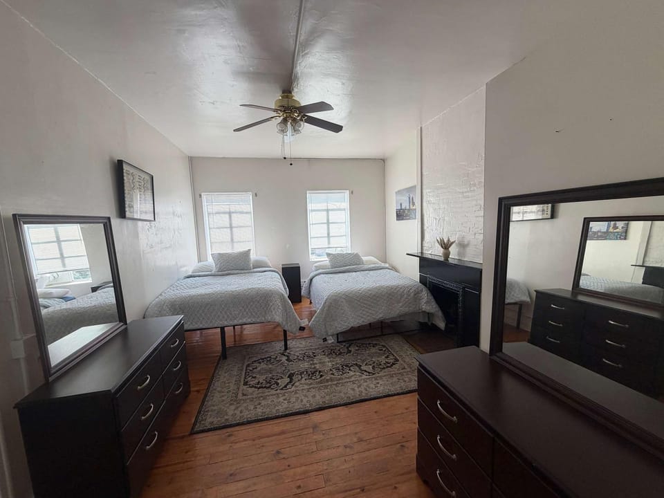 Budget 2BR Crash Pad - East Carson St and Parking Apartment in Pittsburgh