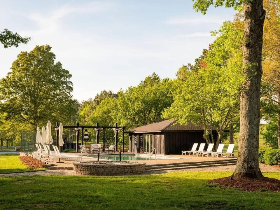 15 Acre Farm with 3 Gorgeous Farmhouse Dwellings House in Columbia