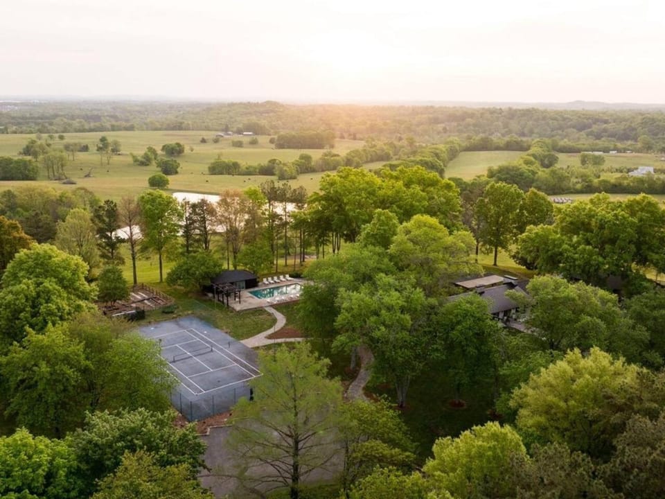 15 Acre Farm with 3 Gorgeous Farmhouse Dwellings House in Columbia