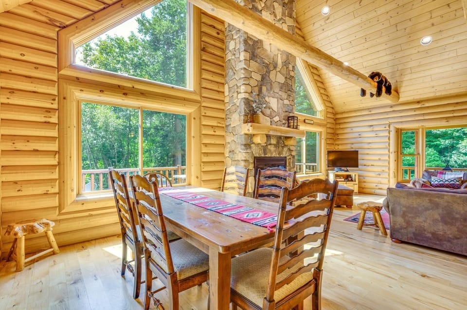 Ski, Hike & Explore! Spacious Conway Cabin w/ Deck Cabin in Conway