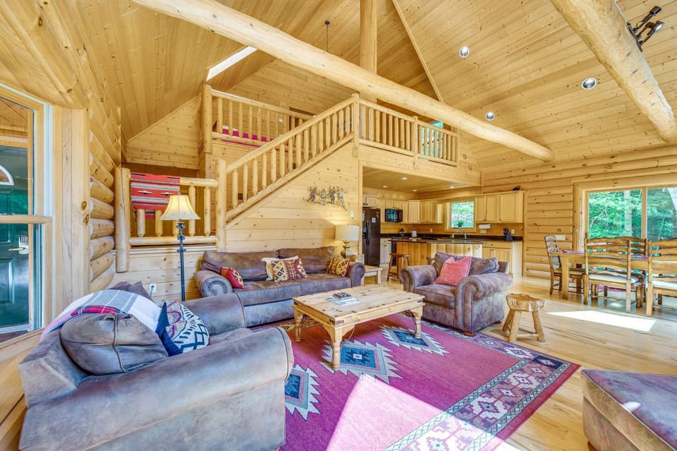 Ski, Hike & Explore! Spacious Conway Cabin w/ Deck Cabin in Conway