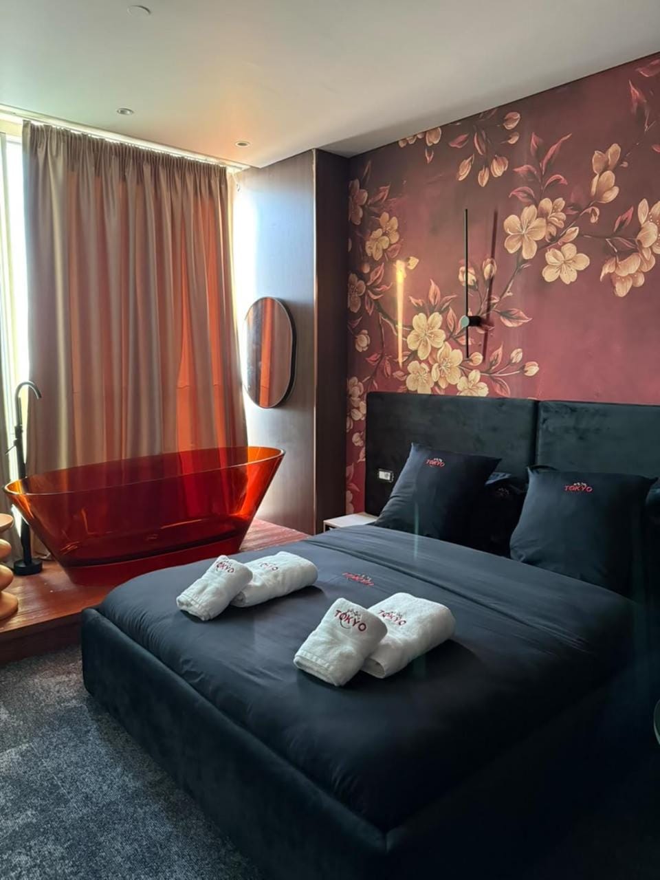 Bedroom, towels