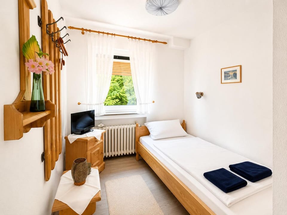 Bed, TV and multimedia, towels