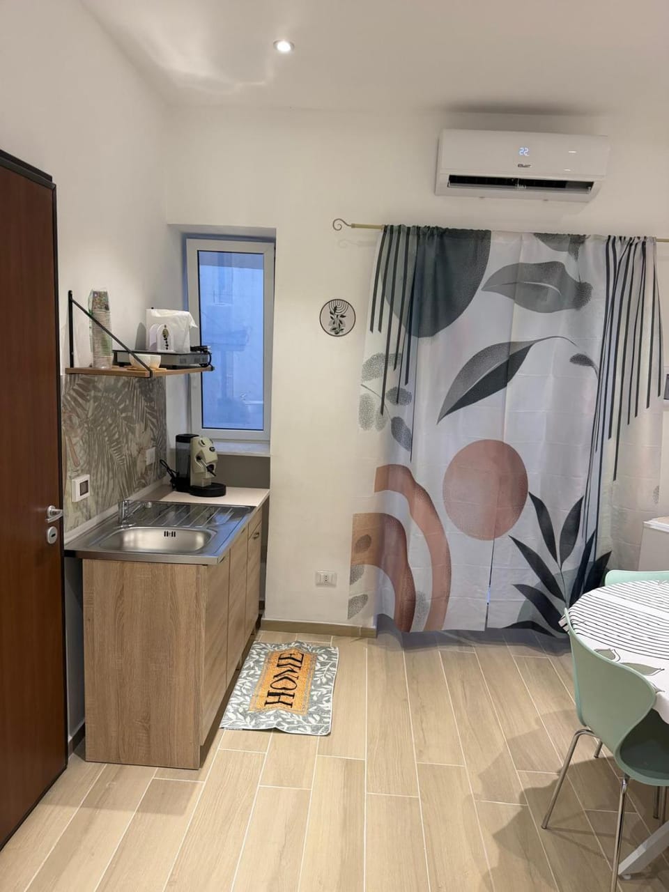 Coffee/tea facilities, Kitchen or kitchenette