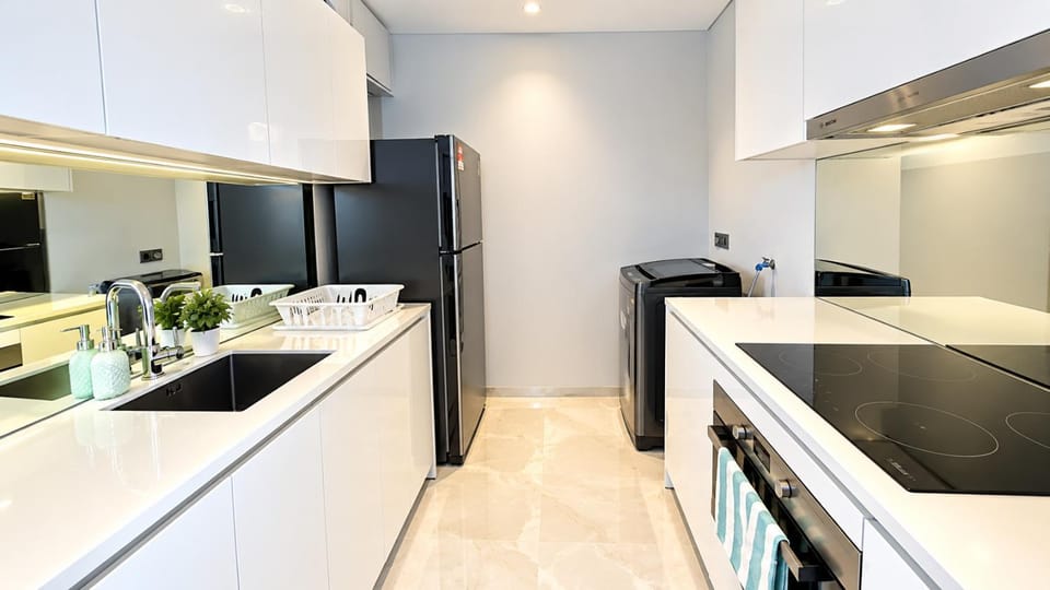 Kitchen or kitchenette, oven