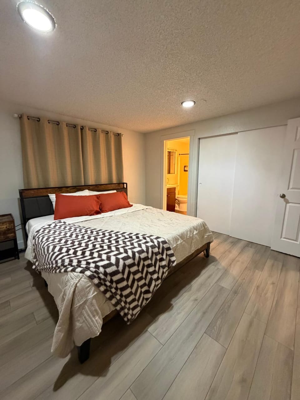 Stunning beautiful, cozy home in Everett House in Paine Lake Stickney