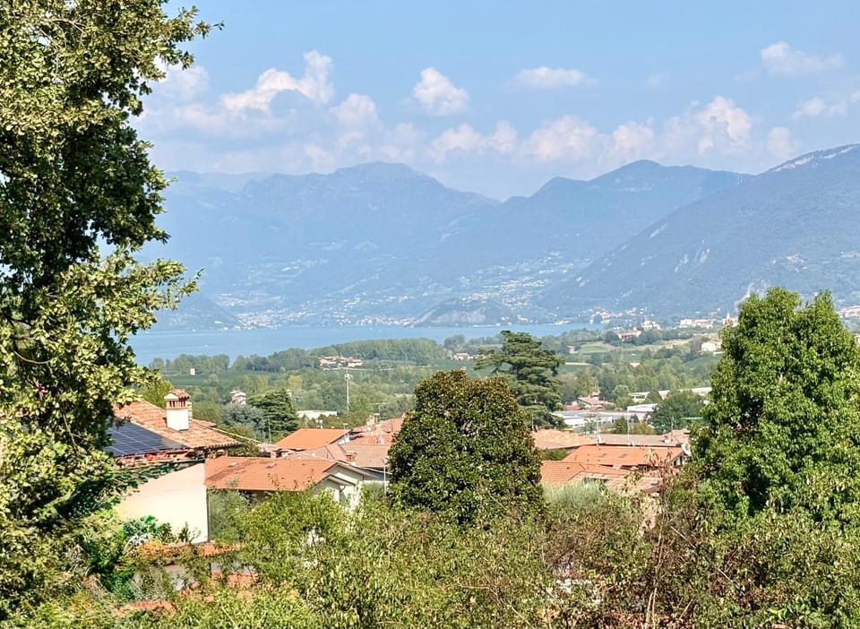 Nearby landmark, Natural landscape, Balcony/Terrace, Lake view, Mountain view