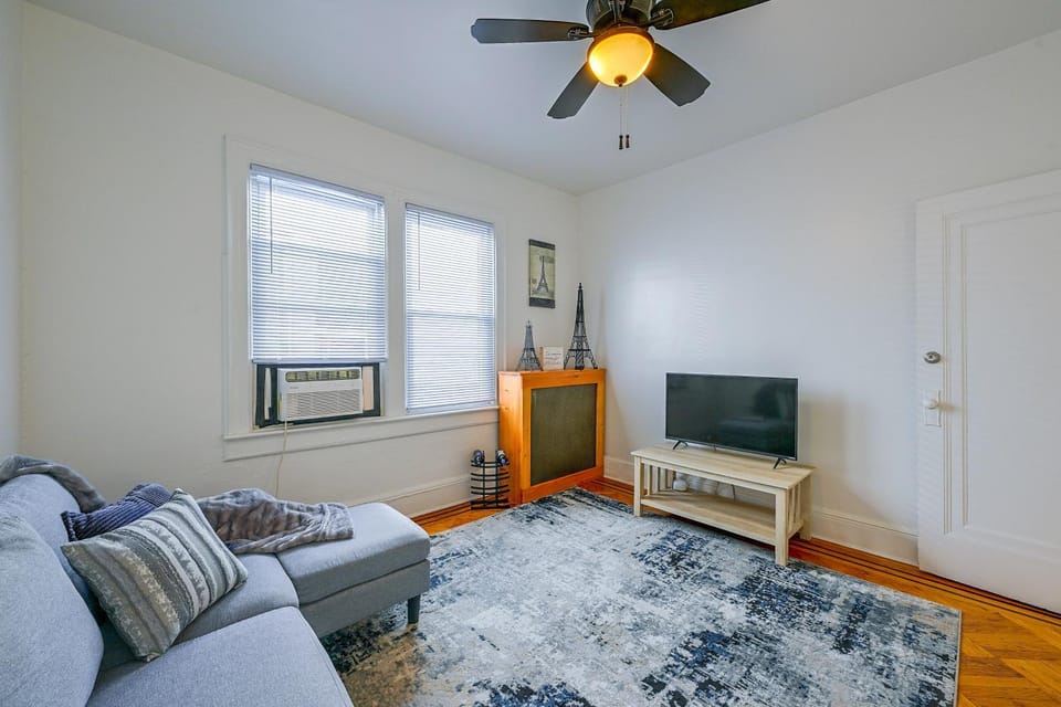 Queens NYC Stay: Easy 7 Train Access to Midtown! House in Corona