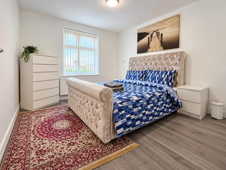 Bed, Bedroom, heating, storage, towels