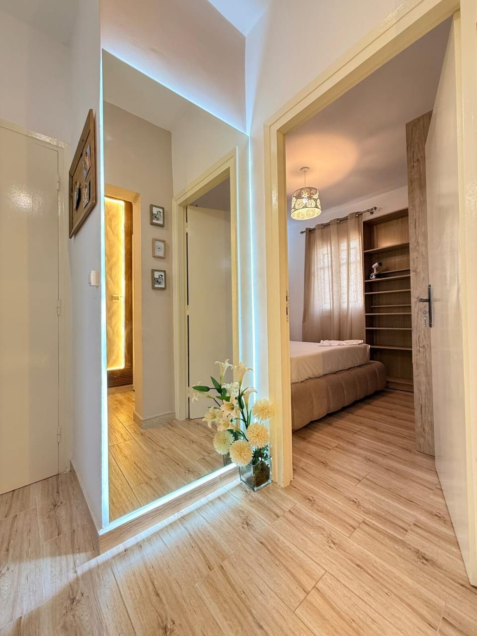 Photo of the whole room, Bedroom