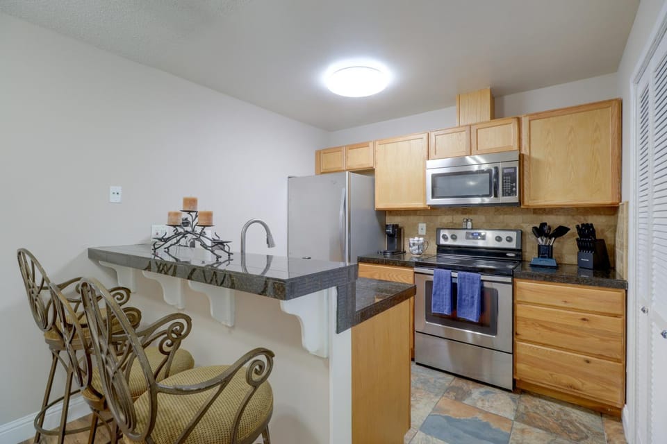 Cozy Condo 6 Mi to Downtown Reno! House in Reno