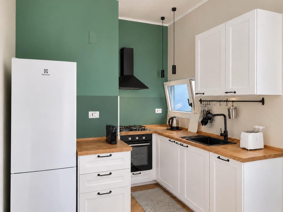 Kitchen or kitchenette, kitchen