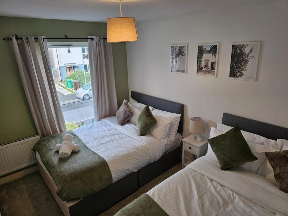 E-Paradise -Etihad-Coop LIVE-Free Parking House in Manchester