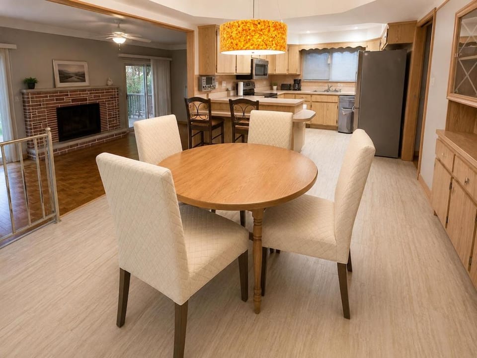 Bright & Spacious Home Perfect for Family of 4 House in Warren