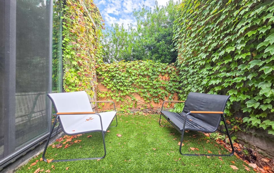 Patio, Garden, Garden view, sunbed