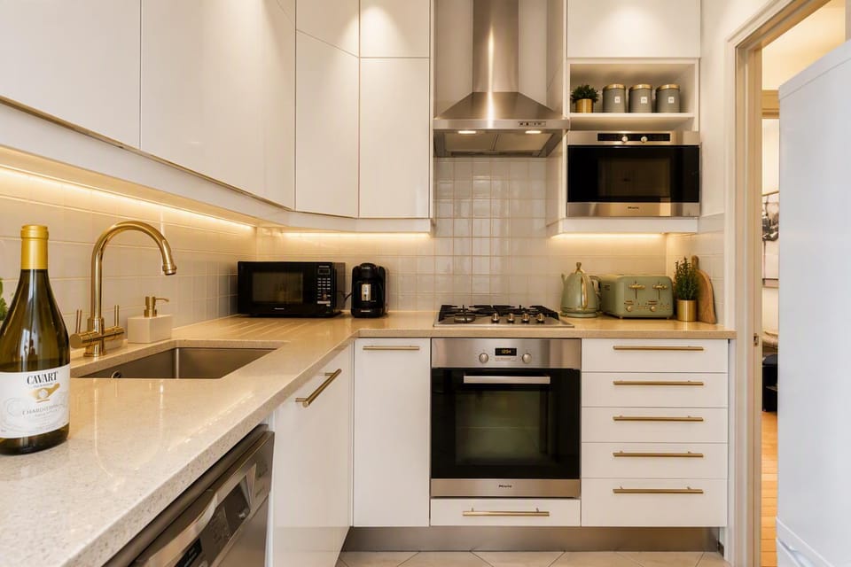 Coffee/tea facilities, Kitchen or kitchenette, dishwasher, minibar, oven, stove, toaster