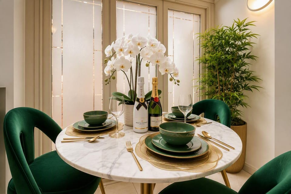 Living room, Seating area, Dining area